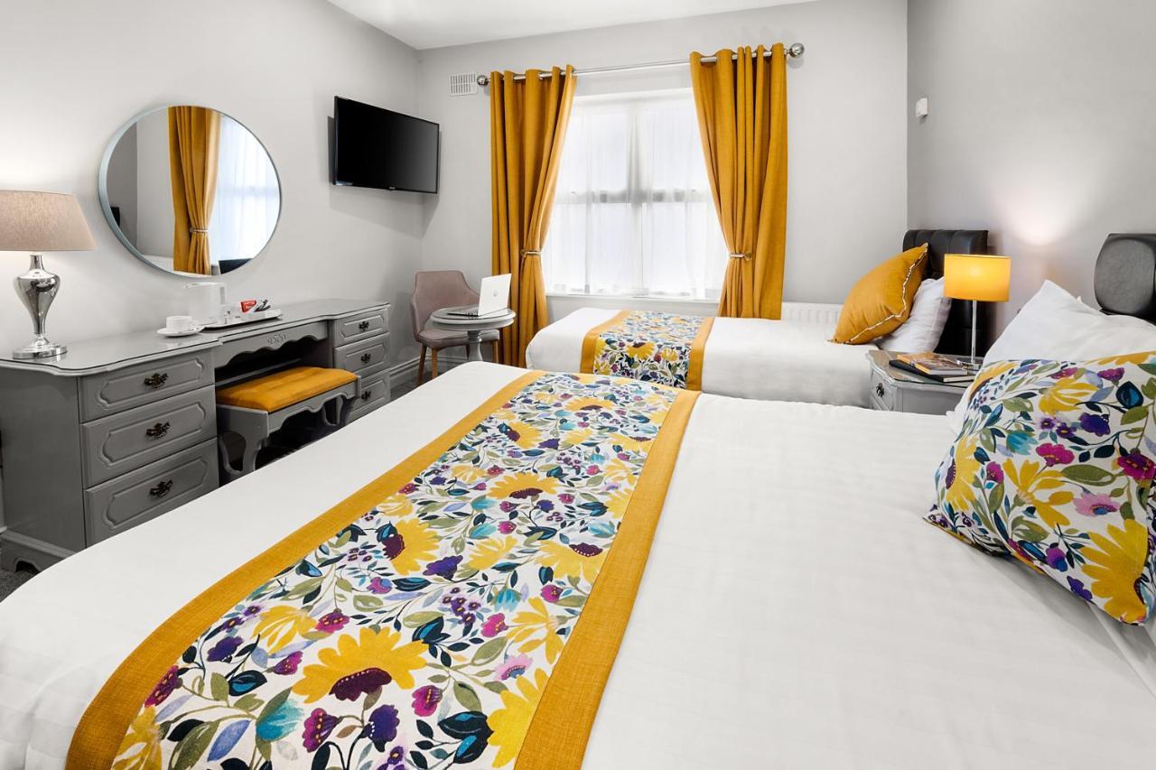 Deluxe Double Room (2 Adults + 1 Child),1073020426:JPEG