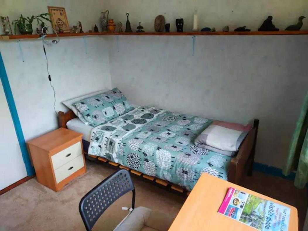 Single Room with Shared Bathroom