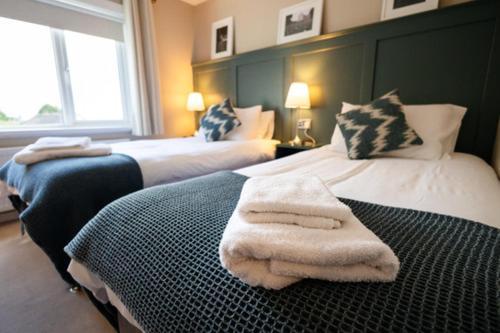 Standard Twin Room with Sea View