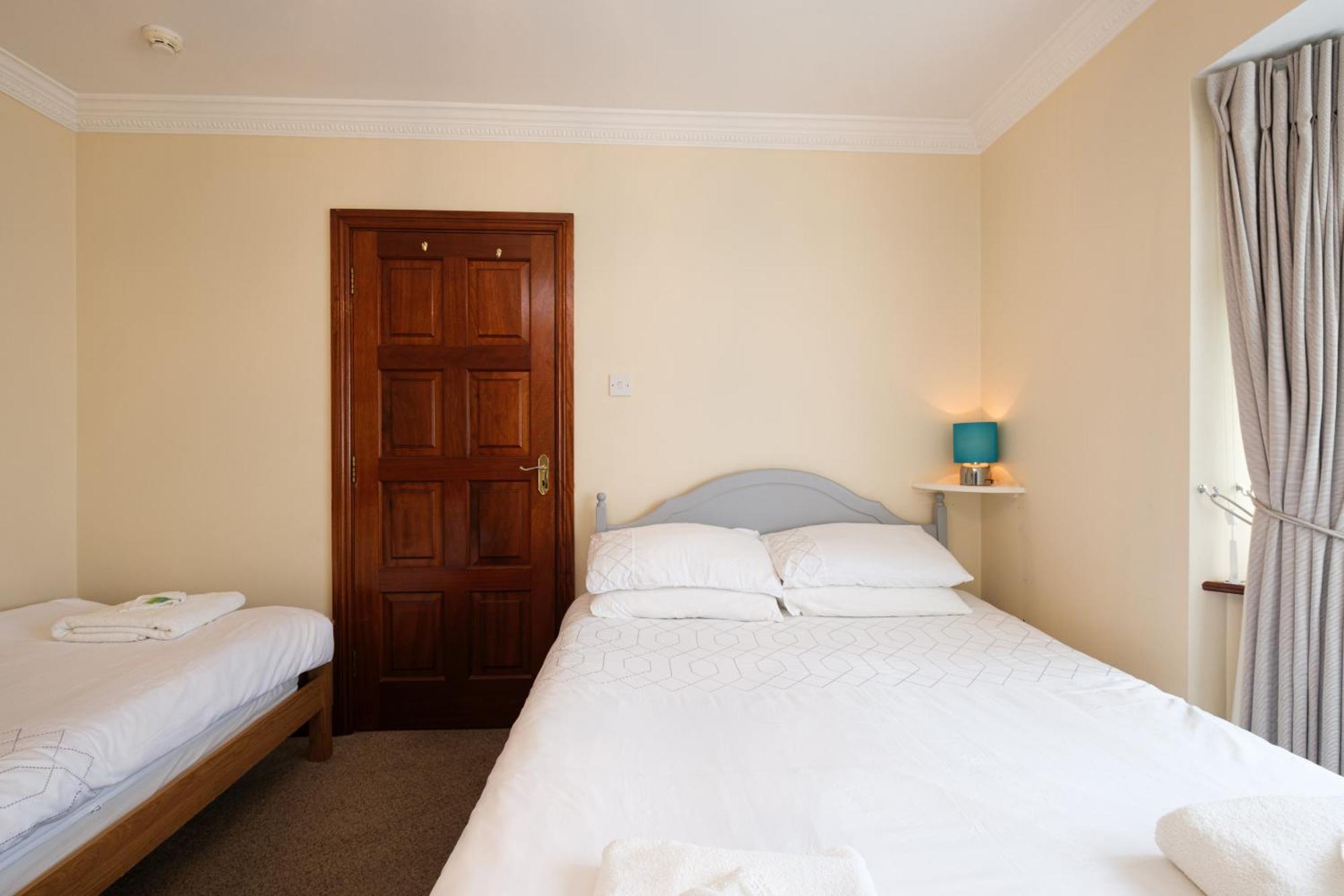Triple Room Shower,1552404724:JPEG