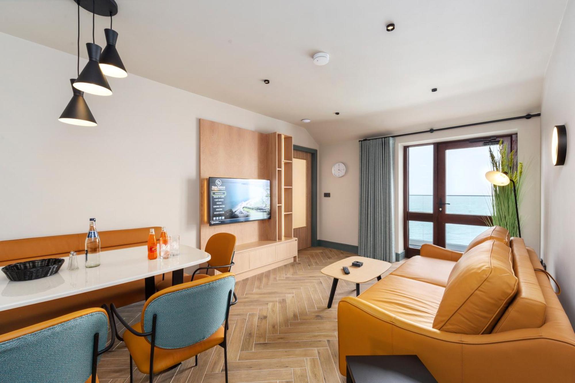 One-Bedroom Apartment with Sea View & Resort View