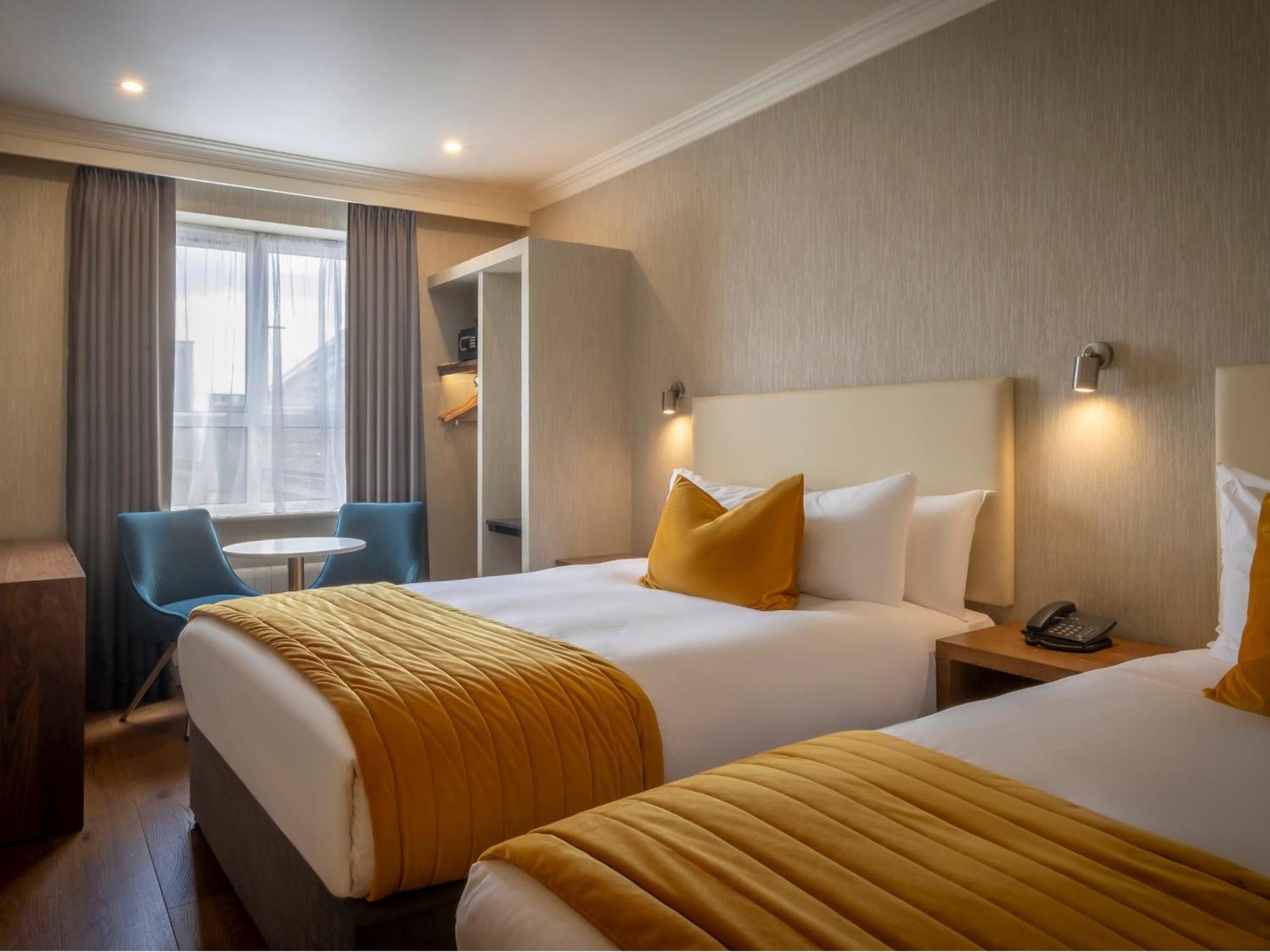 Twin Room,1639550888:JPEG