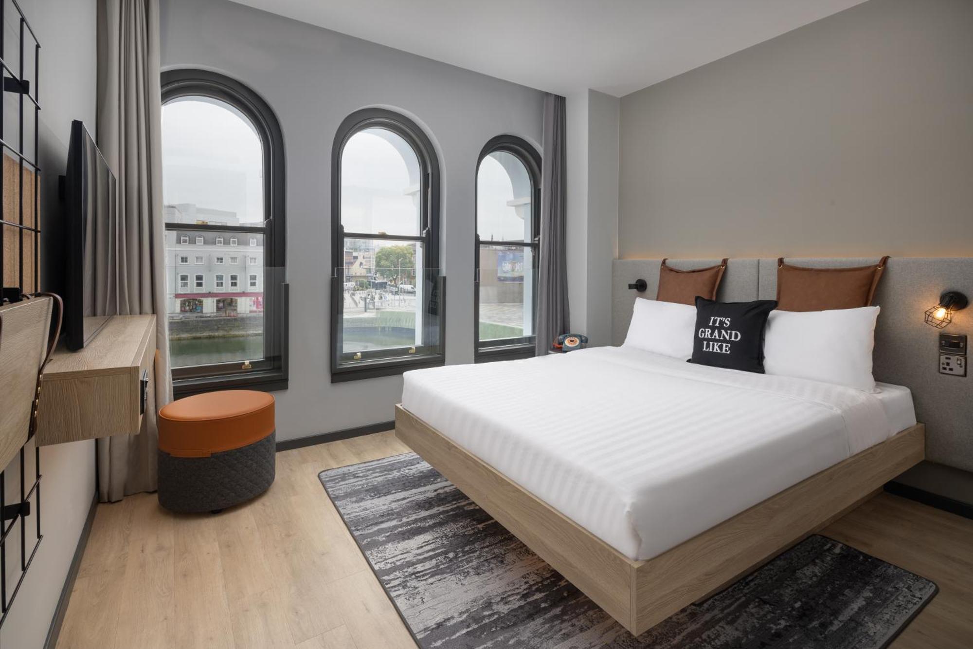 Queen Room with River View