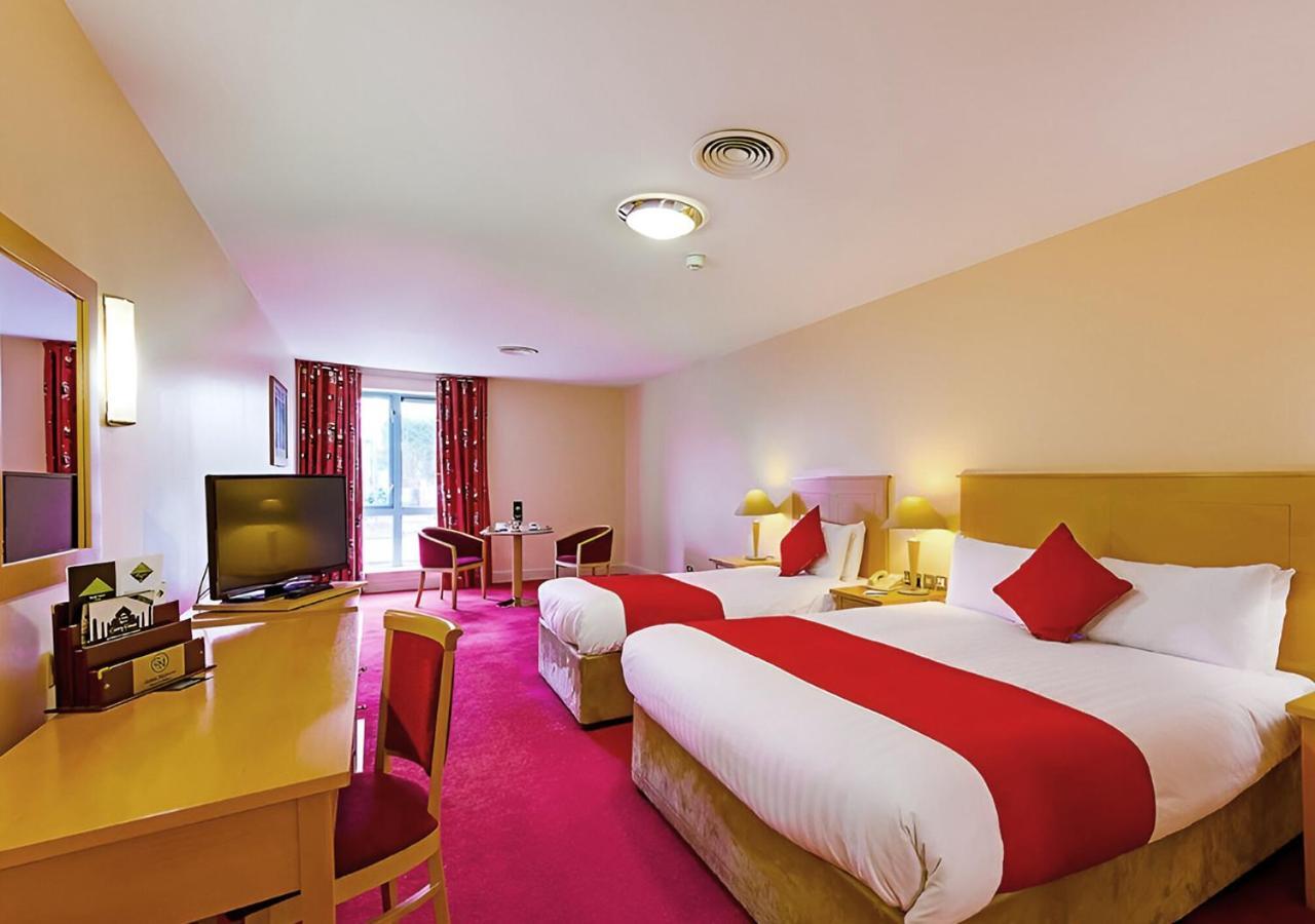 Twin Room,1756392247:JPEG