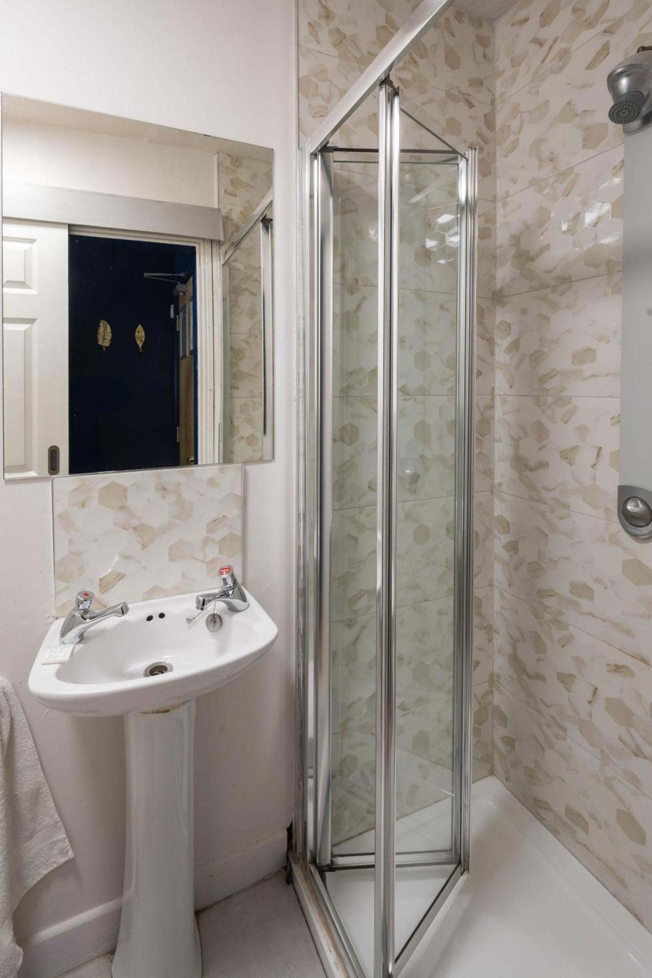 Double or Twin Room Bathroom,1672570574:JPEG