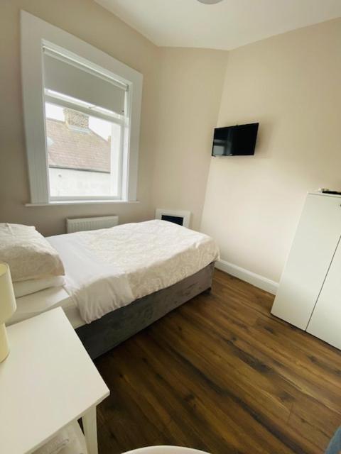 Single Room with Shared Bathroom