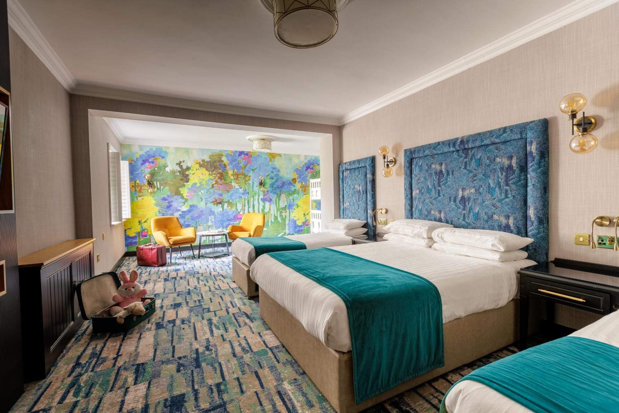Family Room (2 Adults + 2 Children)