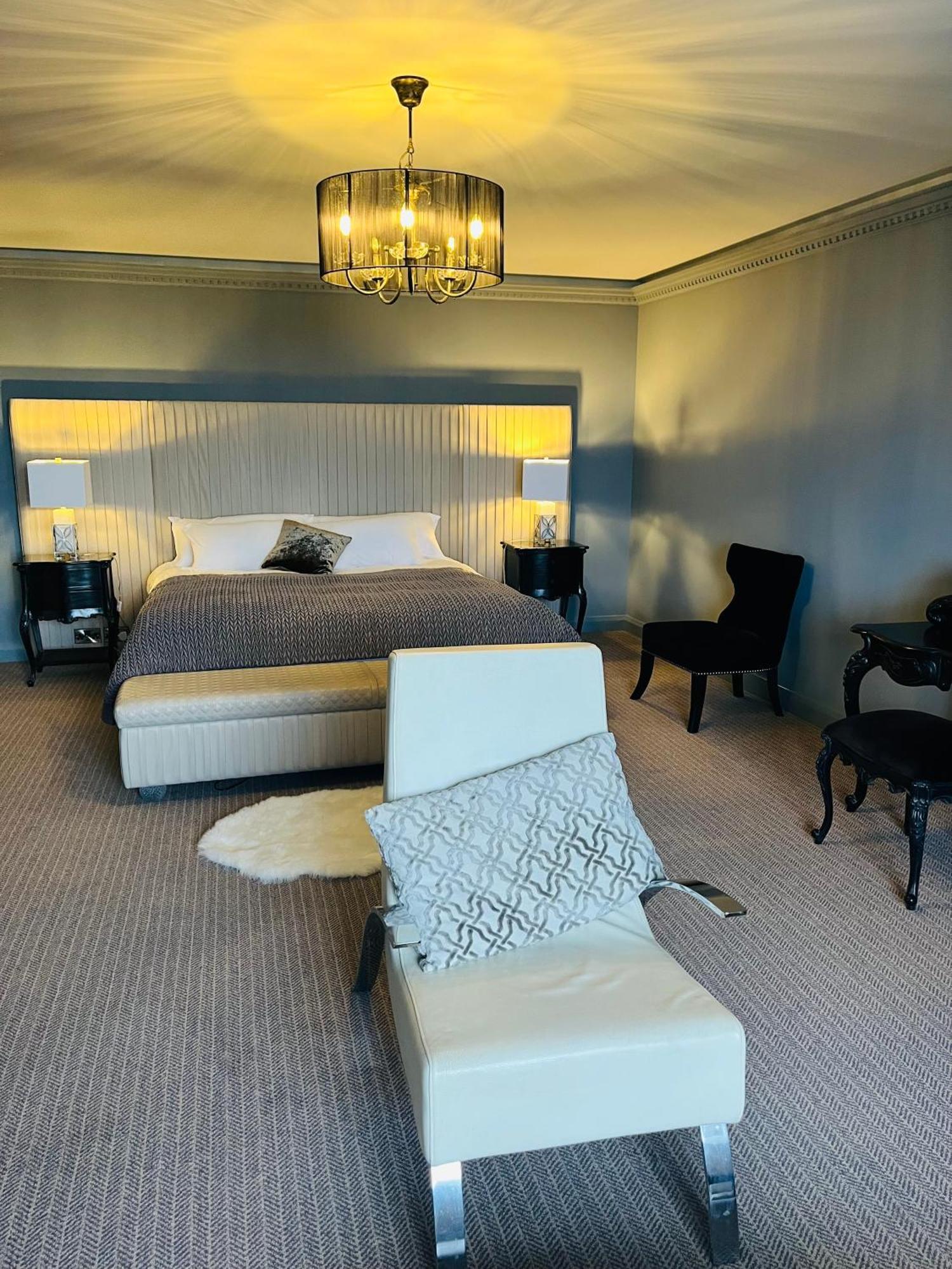Deluxe Suite with Sea View
