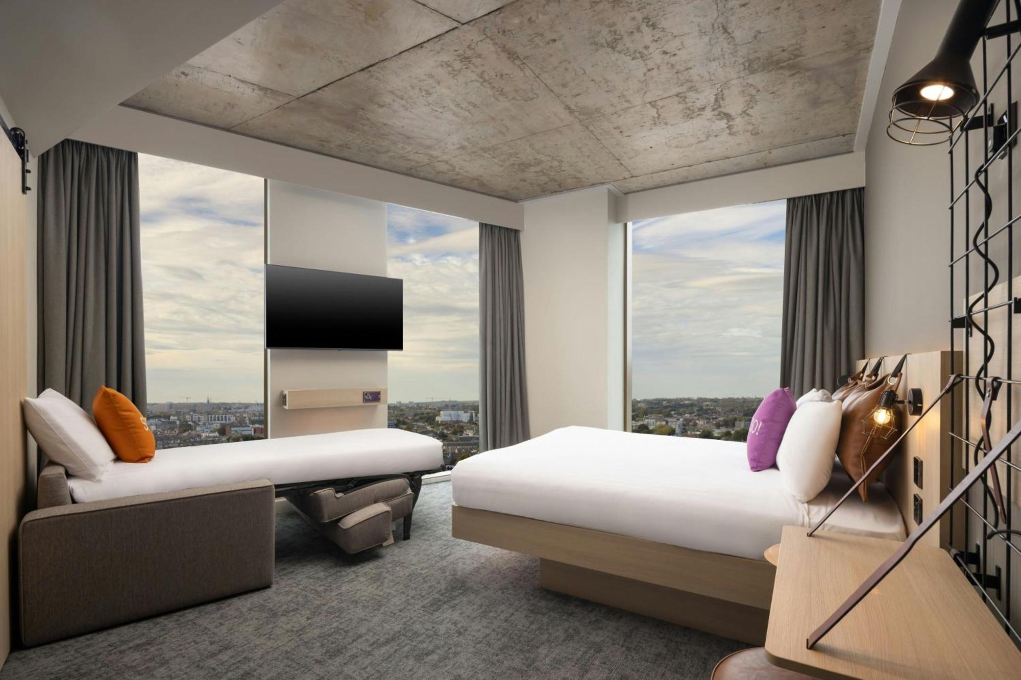 Familienzimmer mit Queensize-Bett und Schlafsofa – Moxy