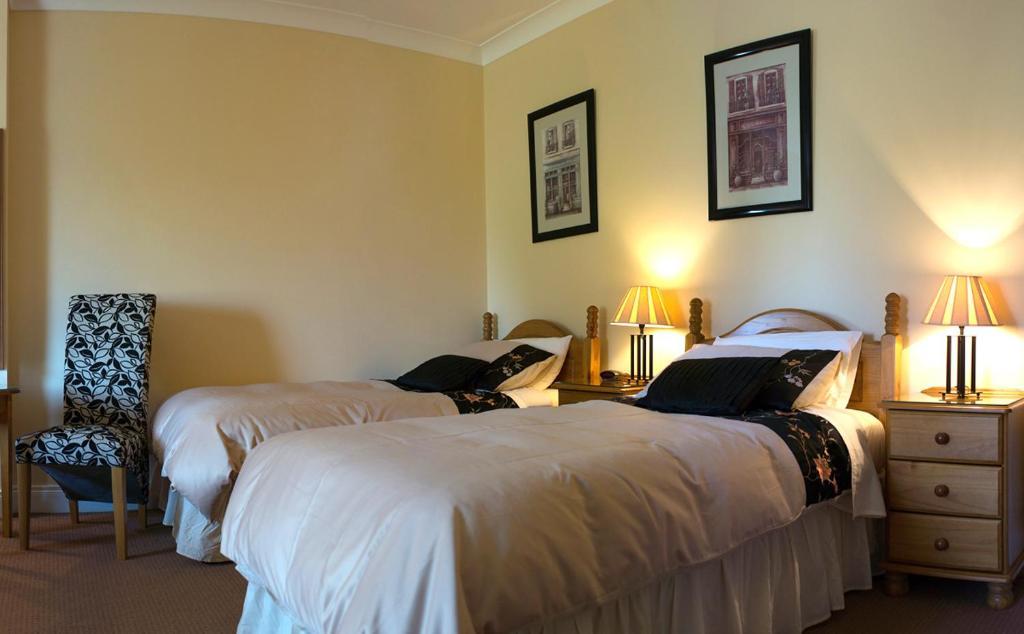 Triple Room (Double + Single)