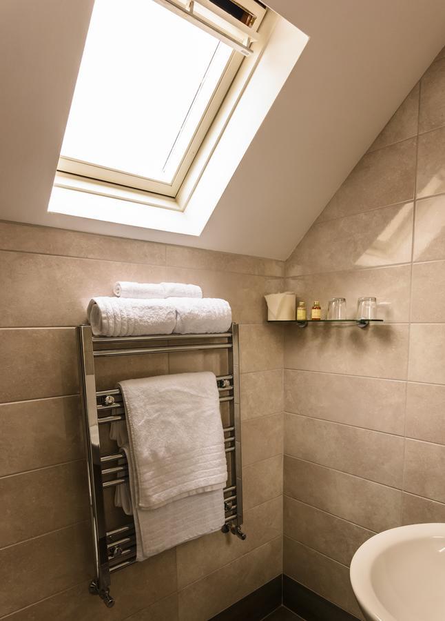 Double or Twin Room Bathroom,643404063:JPEG