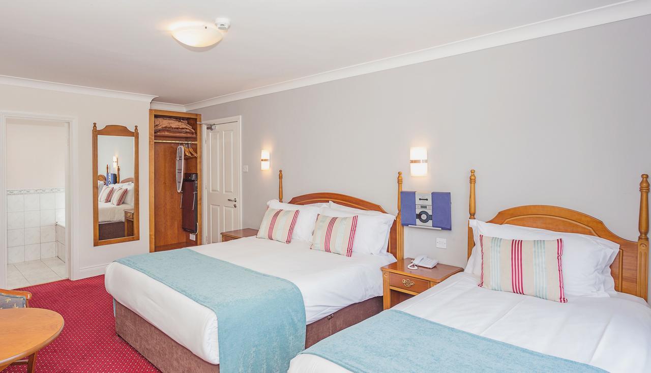 Quarto com 2 Camas de Solteiro