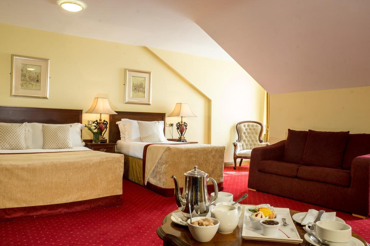 Family Room (2 Adults + 2 Children)