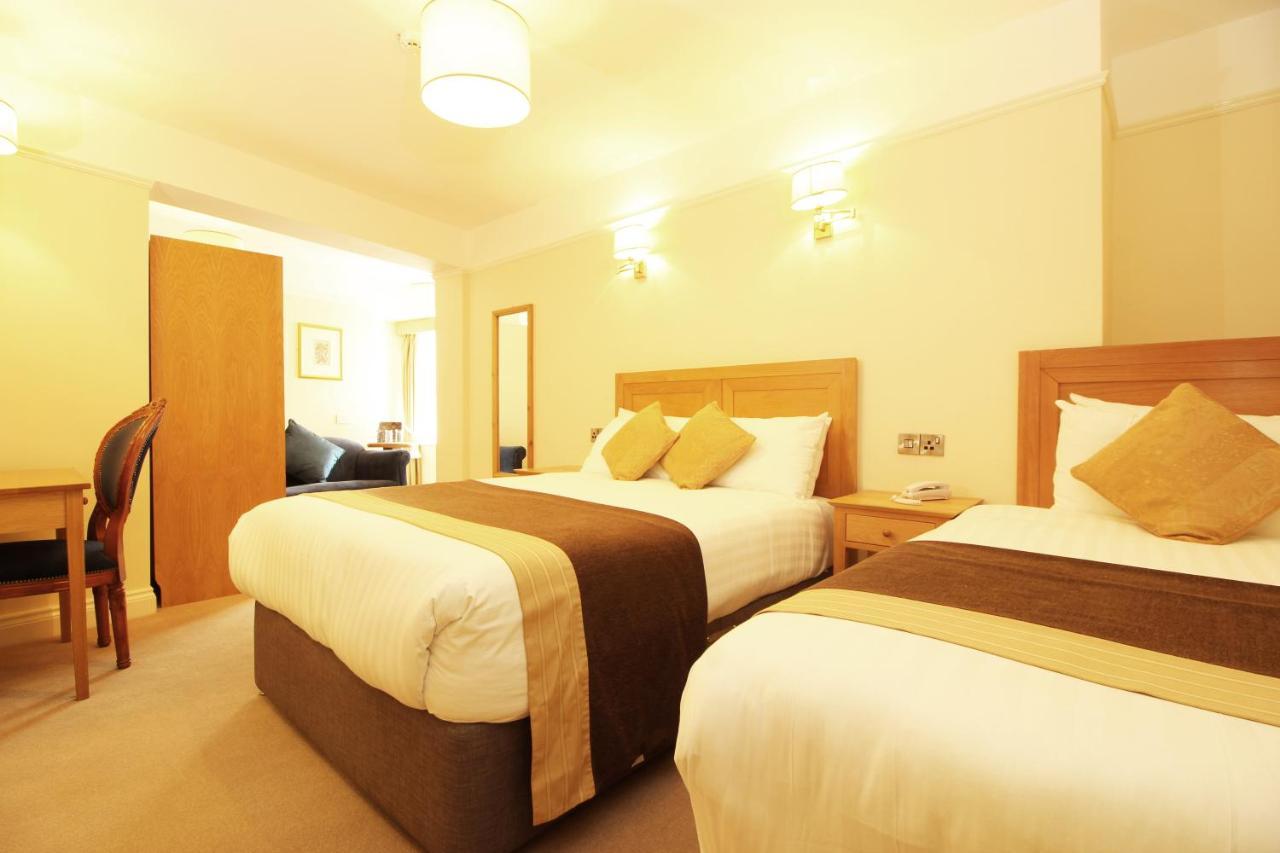 Family Room (2 Adults + 1 Child),1651728766:JPEG