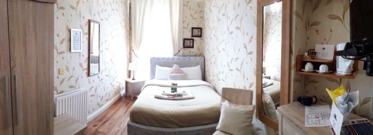 Double Room with Private External Bathroom,1661631588:JPEG