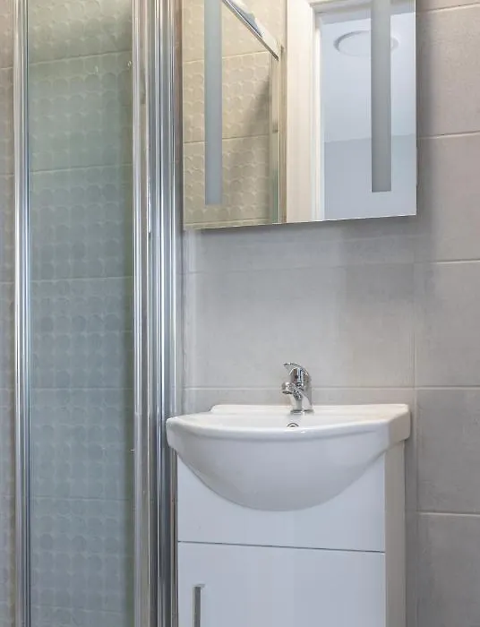 Burrows Lodge, Brownstown Head Room 4-1