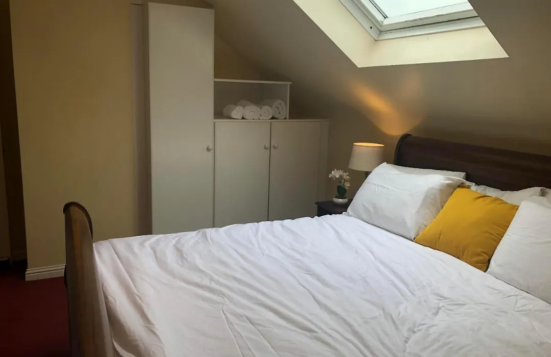 Railway Avenue Rooms-1