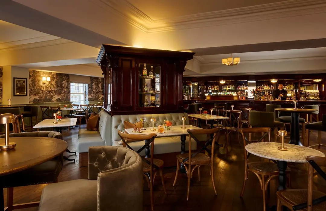 Buswells Hotel-1