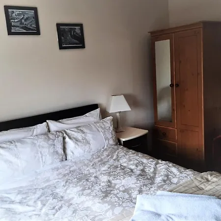 Aaron Vale B&B-3