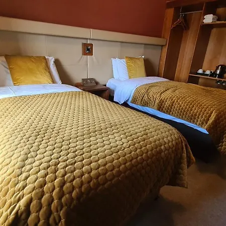 The Farnham Arms Hotel-2
