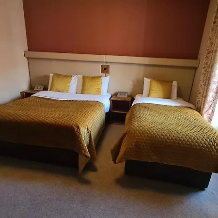 The Farnham Arms Hotel-3