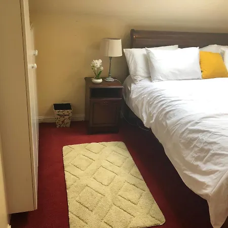 Railway Avenue Rooms-3