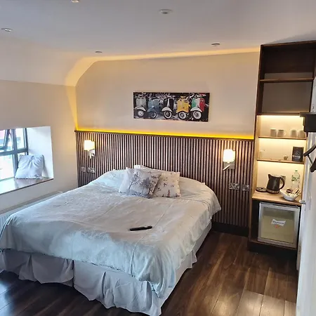 Ridge-Rock Accommodation-2