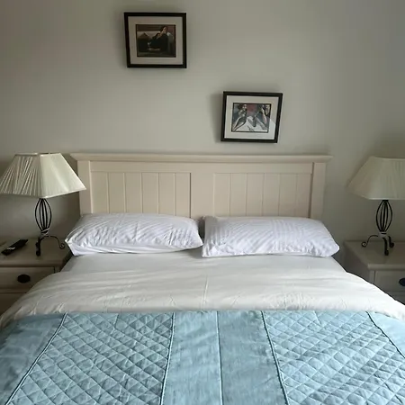 The White House B & B-3