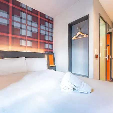 Easyhotel Dublin-3