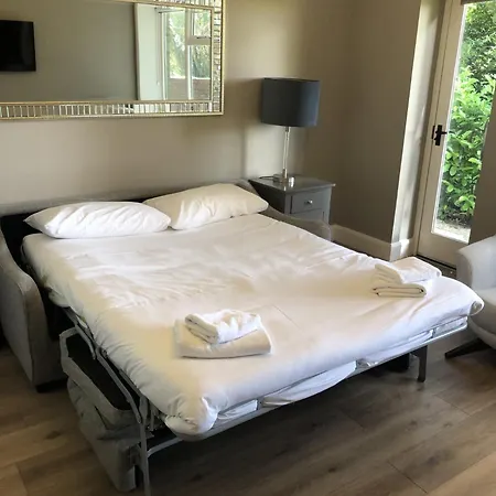 Wells House & Gardens Self Catering Sleeps 5-2