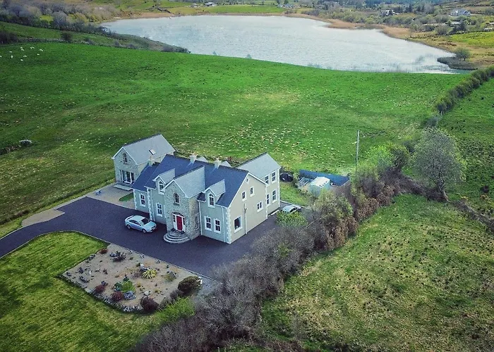 Tully View House