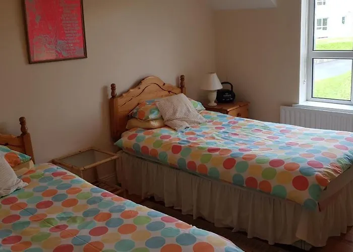 Beautiful 3 Bed Apartment With Balcony Sea View