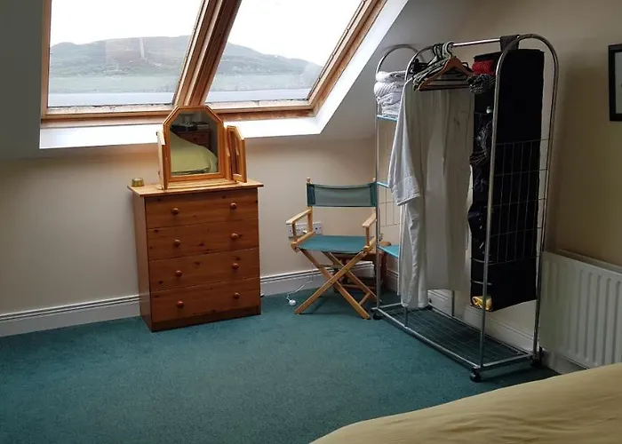 Beautiful 3 Bed Apartment With Balcony Sea View