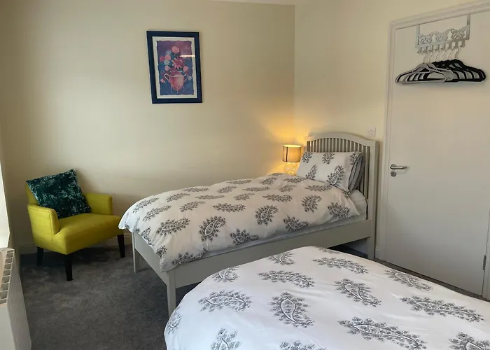 Carrick - Town Centre Apartment