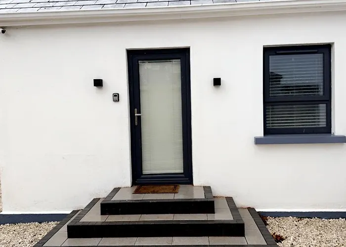 Apt 3, Lisvarna House
