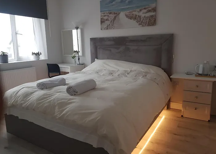 Barnoaks Room With Ensuite Bathroom - Homestay