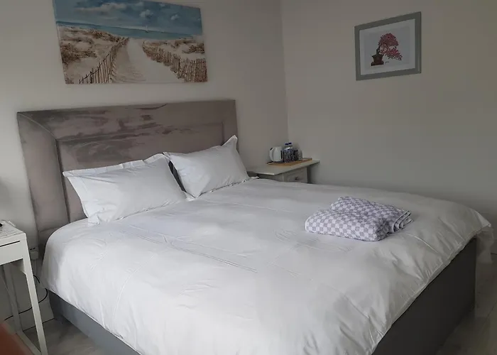 Barnoaks Room With Ensuite Bathroom - Homestay