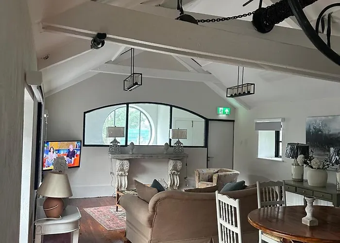Darcy Magee Apartment No2