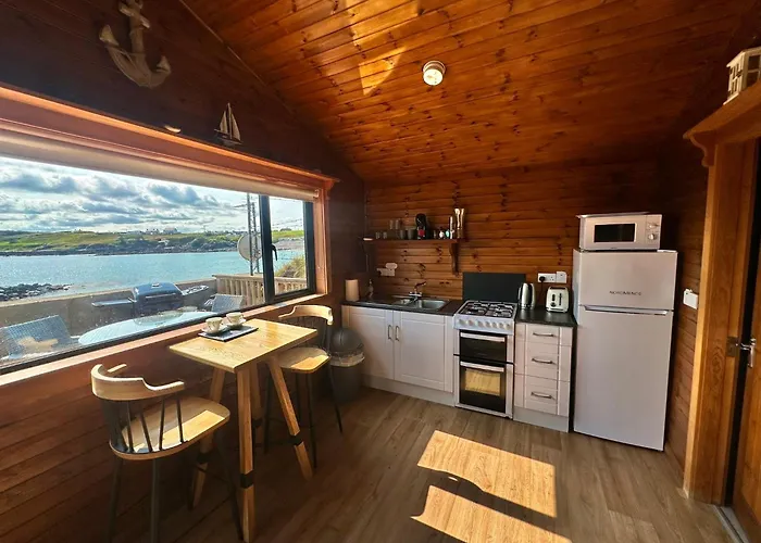 Cosy Portmor Log Cabin- Sea Views, Deck & Relaxation