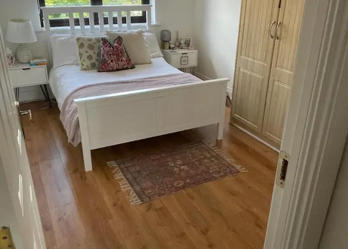 Entire 3 Bed Apartment, Close To Dublin