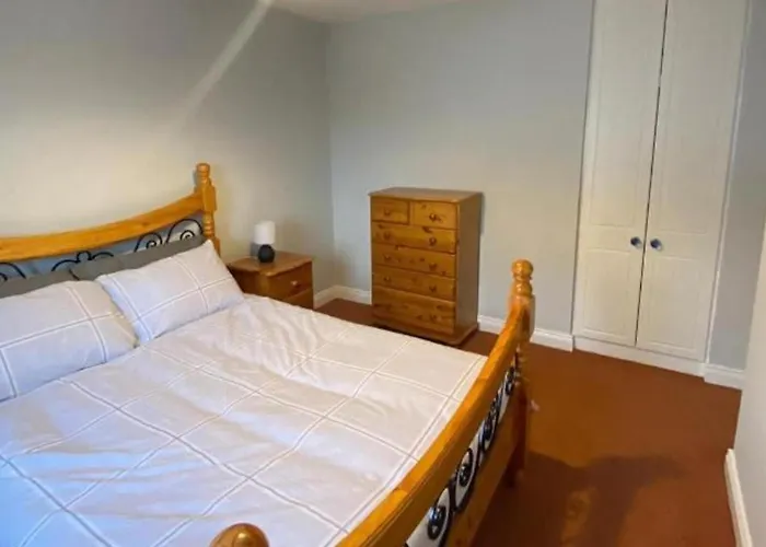 3 Bedroom House-Sleeps 5-Garden-Parking-Dromahaire