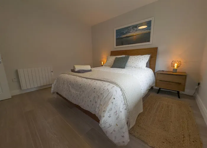 Luxury 2-Bedroom Apartment Overlooking The Beach With Private Balcony