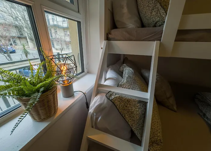 Luxury 2-Bedroom Apartment Overlooking The Beach With Private Balcony
