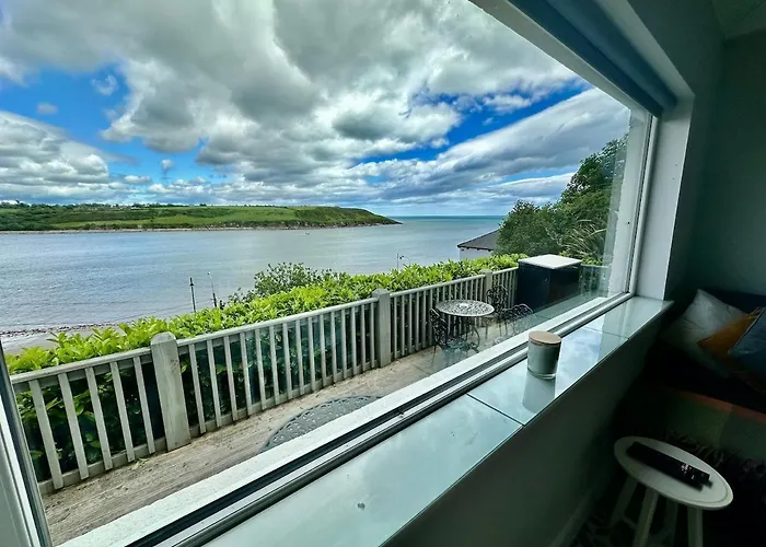 Periwinkle Cottage, With The Most Amazing Sea View