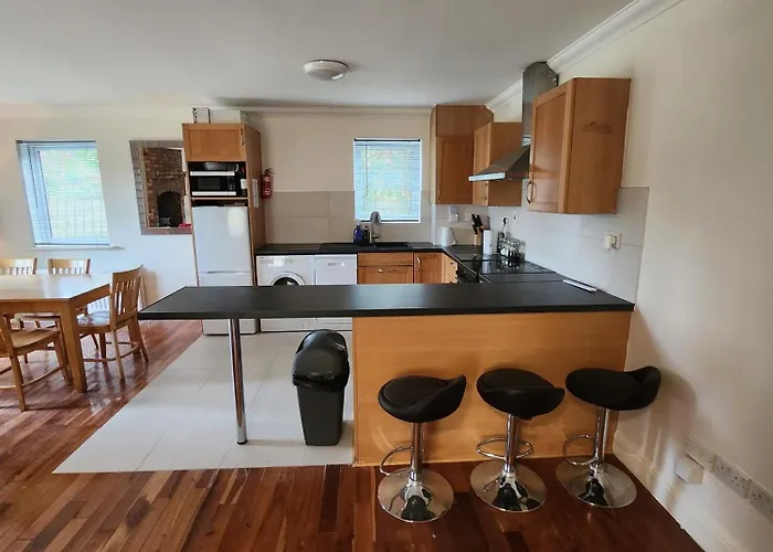 Eastham Cottage - Quiet Courtyard Self-Catering