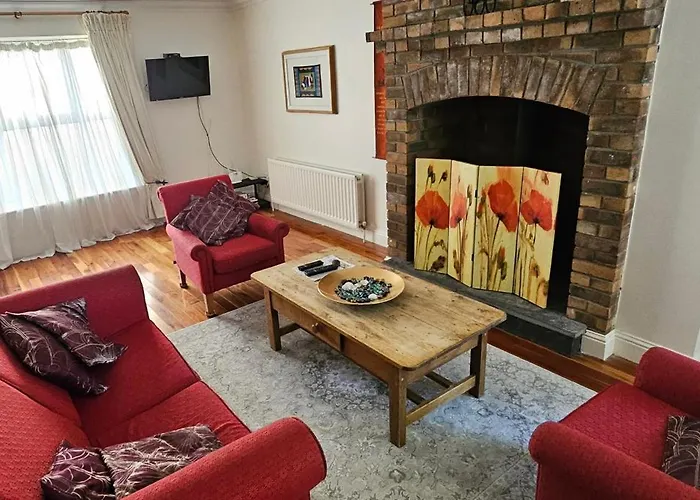 Eastham Cottage - Quiet Courtyard Self-Catering