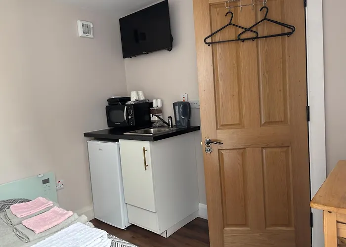 Rural Private Detached Small Bedroom And Bathroom Only- Size 10M2- Not An Apartment- No Clothes Storage- No Cooking Facilities