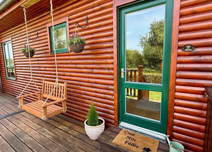Luxury Waterfront Retreat I Private Hot Tub & Sauna I Lake View