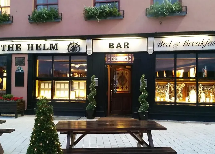 The Helm Apartments & Lodge B&B
