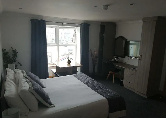 Reveller Bar Lodgings